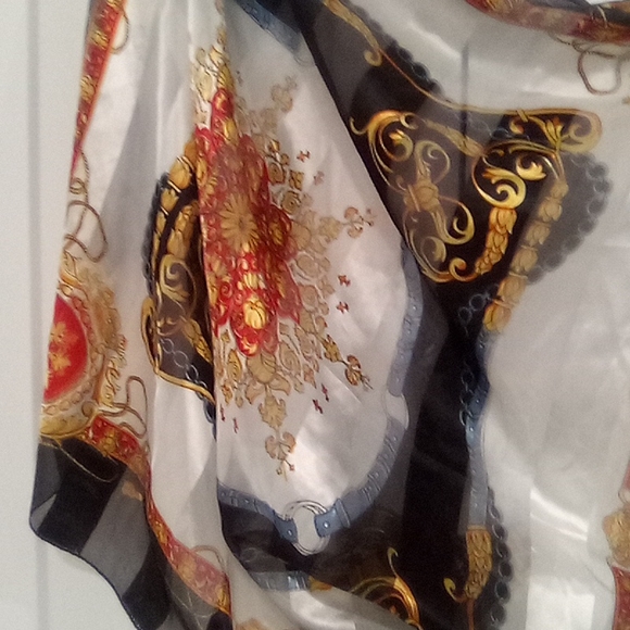 Beautiful Oversized High Quality Vintage Scarf - Picture 4 of 11